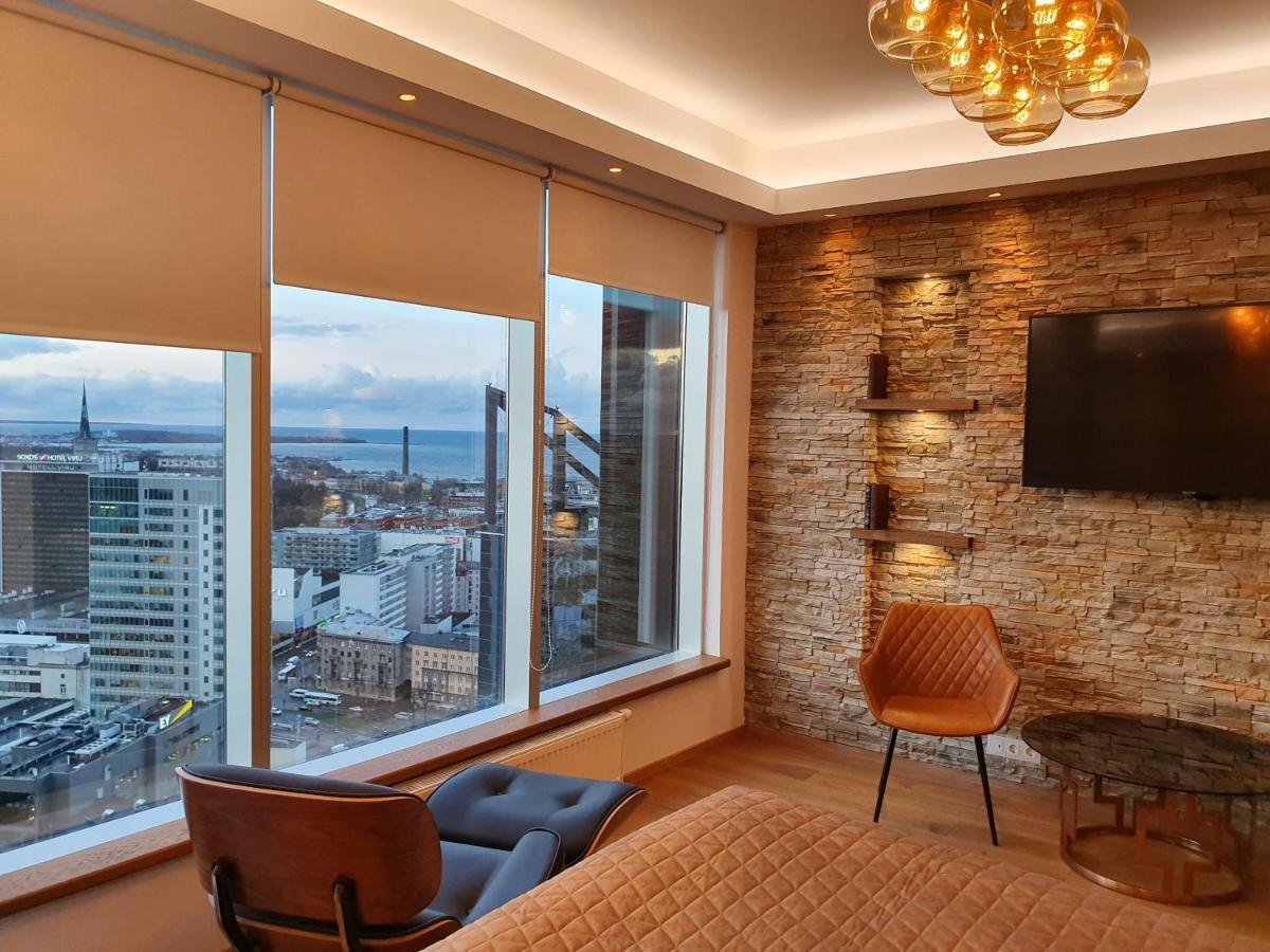 Skyview Suite - Breathtaking Views From Bed And From Jacuzzi. City Center Skyscraper Upper Floors Tallinn Exterior photo